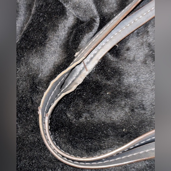 Coach Black Leather Shoulder Bag with Timeless Design - Picture 14 of 16